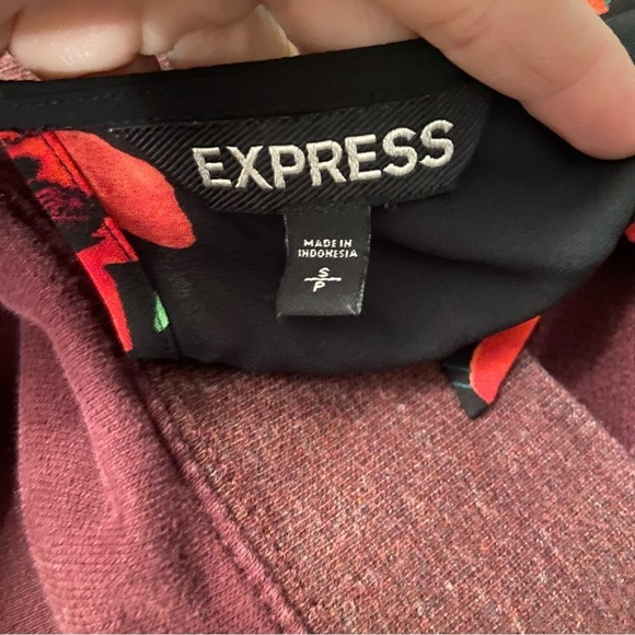 🛍️3/$30 Express flutter sleeve floral tie up cropped top in  size small - Picture 8 of 9